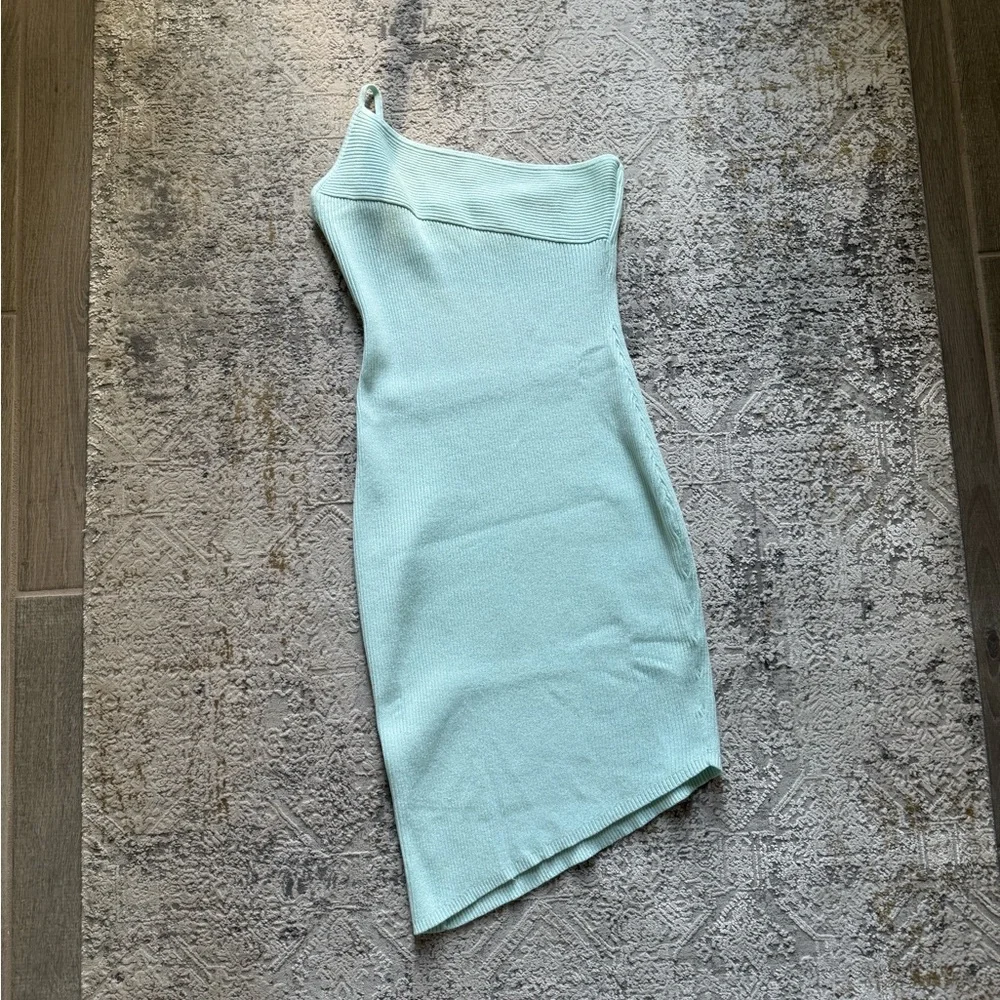 Elegant Mint Green One-Shoulder Dress - Picture 6 of 10